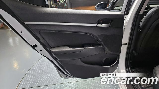 Hyundai AVANTE 2018 — photo 14
