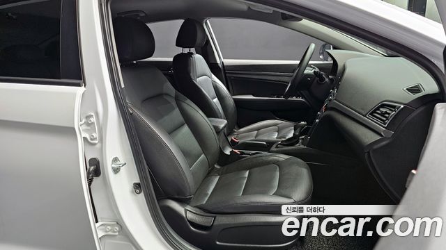 Hyundai AVANTE 2018 — photo 15