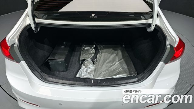 Hyundai AVANTE 2018 — photo 27