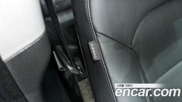 Hyundai AVANTE 2018 — photo 28