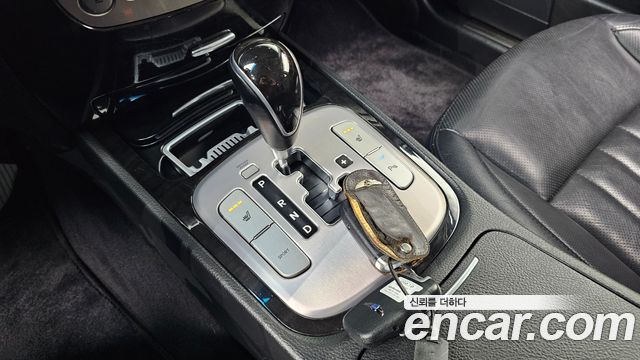 Hyundai Genesis 2013 — photo 9
