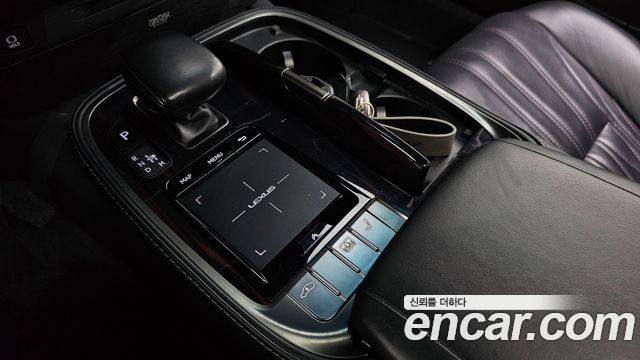 Lexus LS 2018 — photo 9