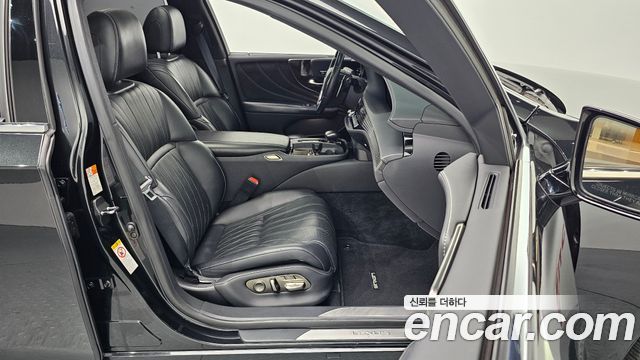 Lexus LS 2018 — photo 10