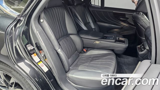 Lexus LS 2018 — photo 11