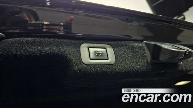 Lexus LS 2018 — photo 20