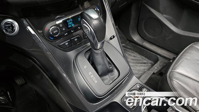 Ford Kuga 2016 — photo 9