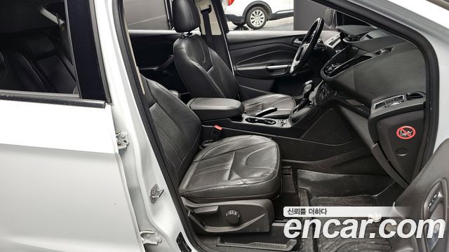 Ford Kuga 2016 — photo 10