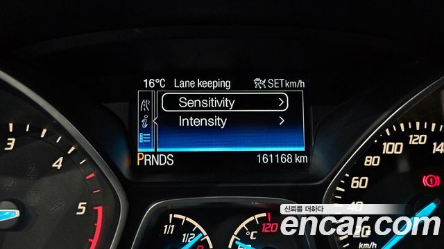 Ford Kuga 2016 — photo 17