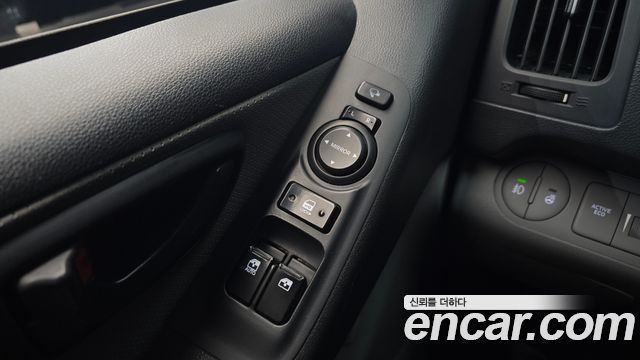Hyundai Starex 2019 — photo 16