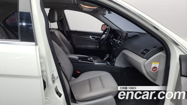 Mercedes-Benz C-Class 2008 — photo 11