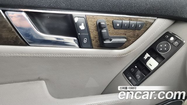 Mercedes-Benz C-Class 2008 — photo 13