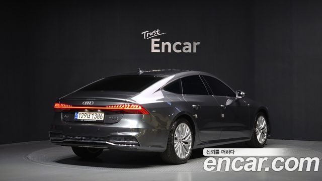 Audi A7 2021 — photo 2