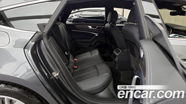Audi A7 2021 — photo 12