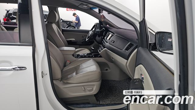 Kia Canival 2019 — photo 17