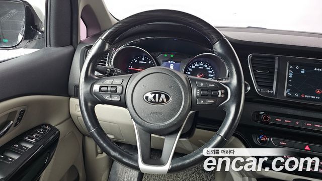Kia Canival 2019 — photo 18