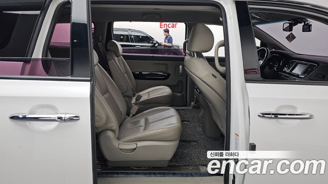 Kia Canival 2019 — photo 16