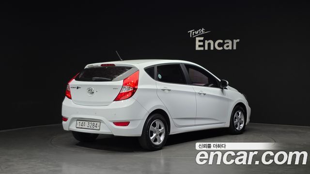 Hyundai Accent 2012 — photo 2