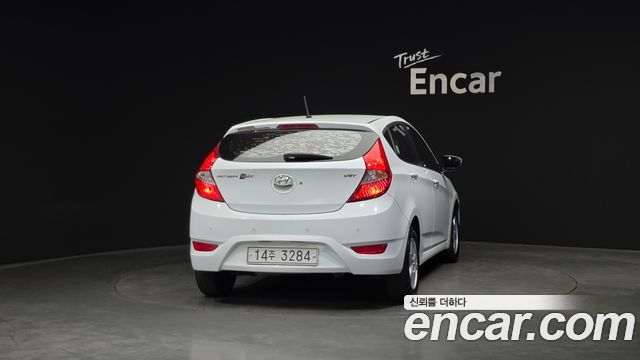 Hyundai Accent 2012 — photo 4