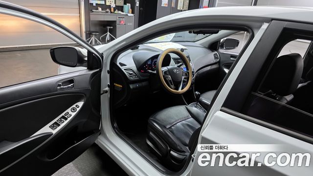 Hyundai Accent 2012 — photo 10