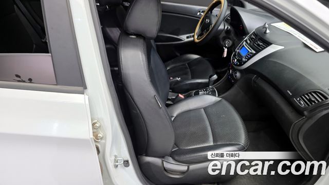 Hyundai Accent 2012 — photo 11