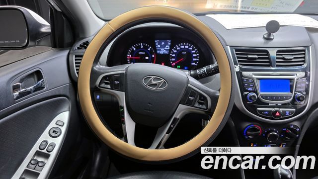 Hyundai Accent 2012 — photo 12