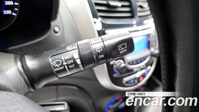 Hyundai Accent 2012 — photo 16