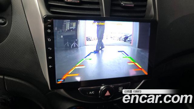 Hyundai Accent 2012 — photo 17