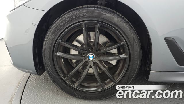 BMW 5-Series 2017 — photo 5