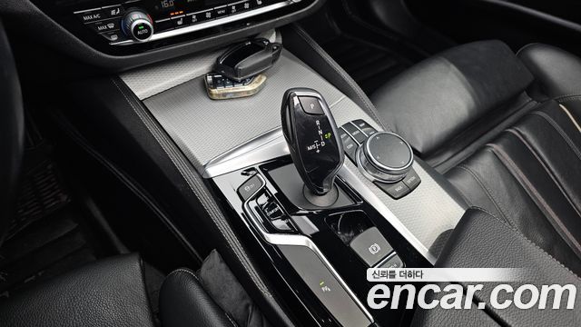 BMW 5-Series 2017 — photo 12