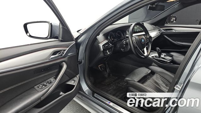 BMW 5-Series 2017 — photo 17