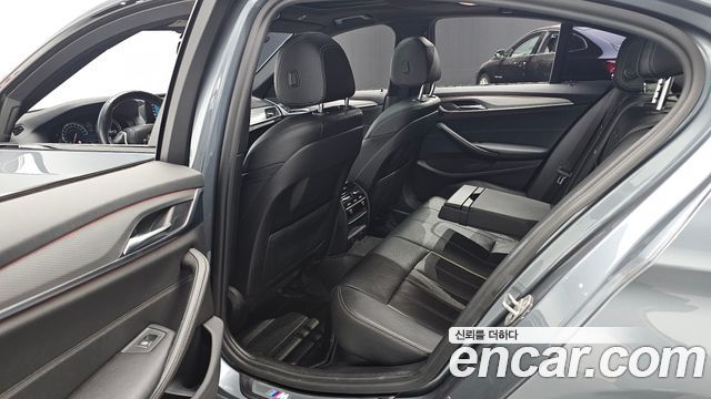 BMW 5-Series 2017 — photo 18