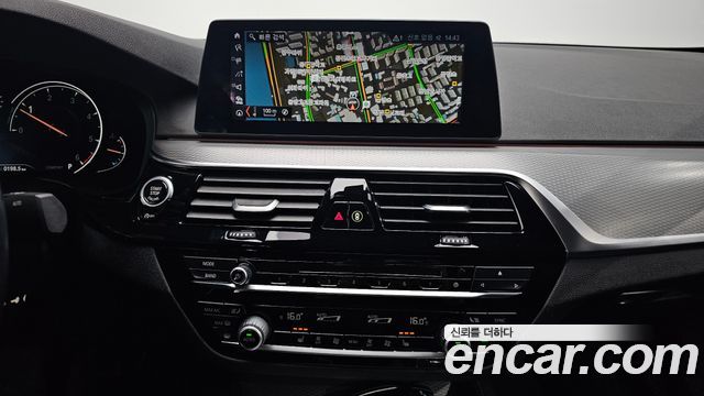 BMW 5-Series 2017 — photo 20