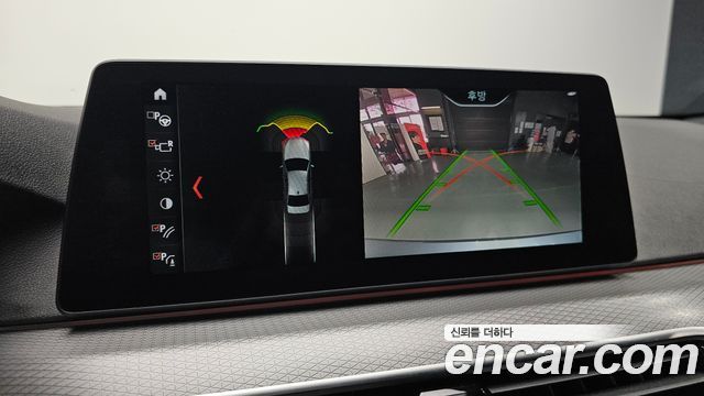 BMW 5-Series 2017 — photo 21