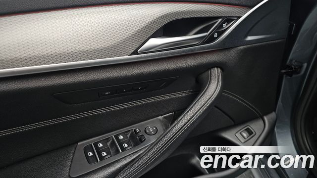 BMW 5-Series 2017 — photo 24