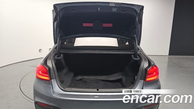 BMW 5-Series 2017 — photo 26