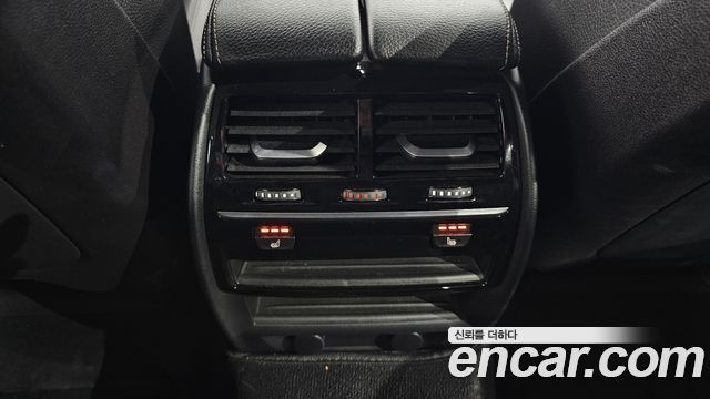 BMW 5-Series 2017 — photo 31