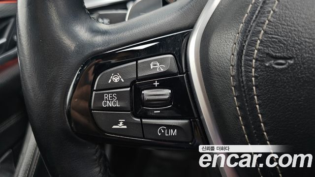 BMW 5-Series 2017 — photo 32