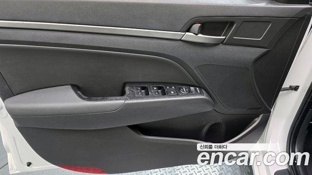 Hyundai AVANTE 2016 — photo 14