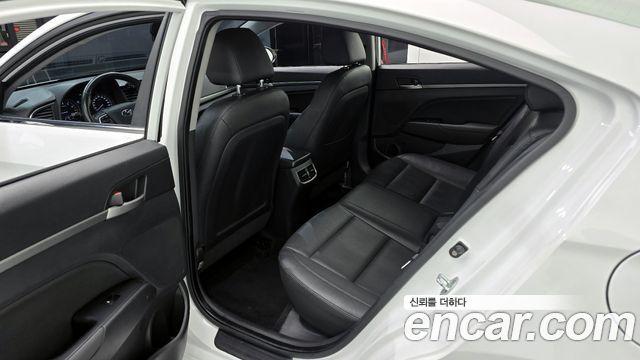 Hyundai AVANTE 2016 — photo 16