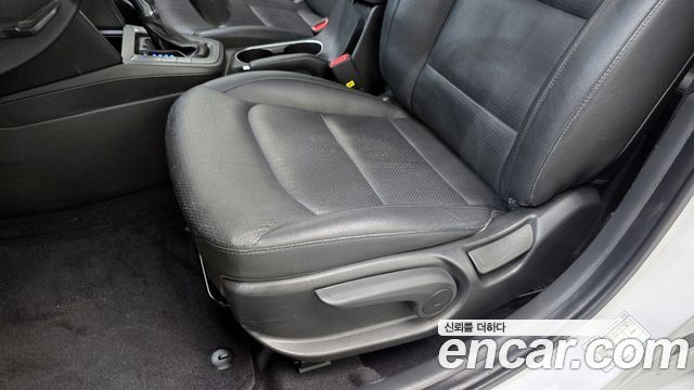 Hyundai AVANTE 2016 — photo 30