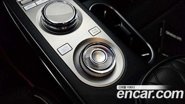 Genesis GV70 2021 — photo 17