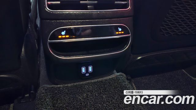 Genesis GV70 2021 — photo 23