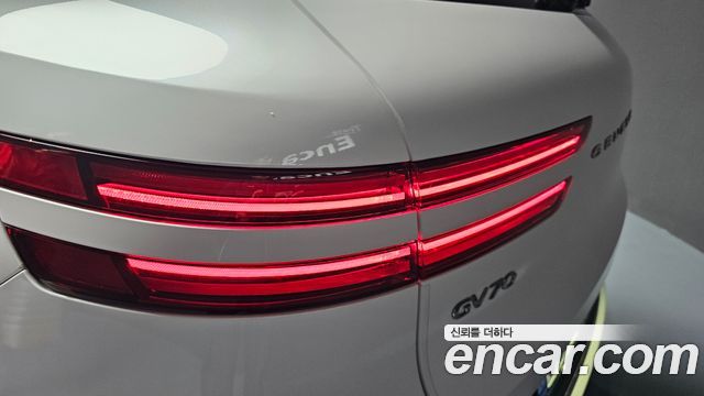 Genesis GV70 2021 — photo 9