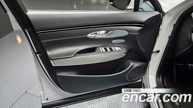 Genesis GV70 2021 — photo 14