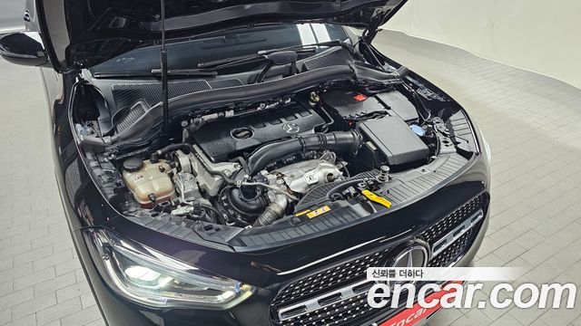 Mercedes-Benz GLA-Class 2021 — photo 6
