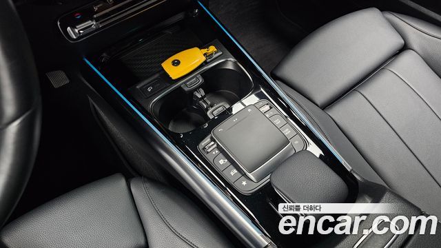 Mercedes-Benz GLA-Class 2021 — photo 12