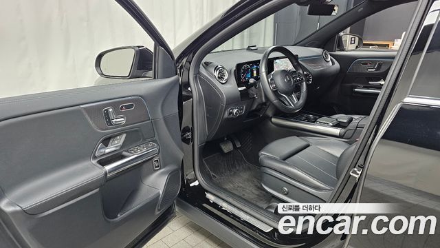 Mercedes-Benz GLA-Class 2021 — photo 13