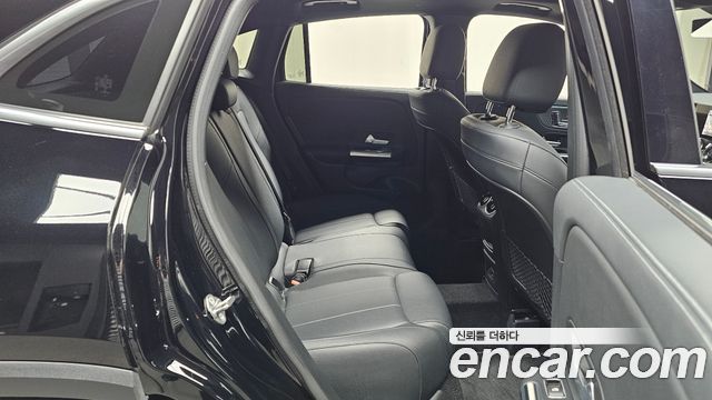 Mercedes-Benz GLA-Class 2021 — photo 18