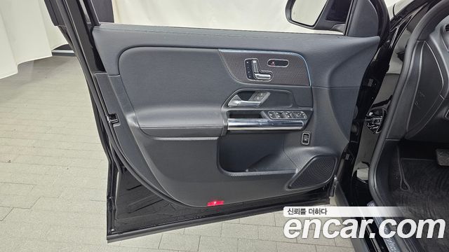 Mercedes-Benz GLA-Class 2021 — photo 14
