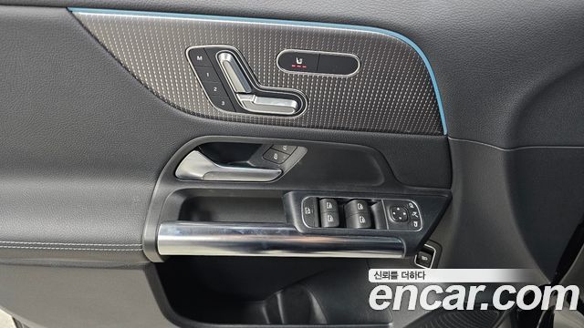 Mercedes-Benz GLA-Class 2021 — photo 28